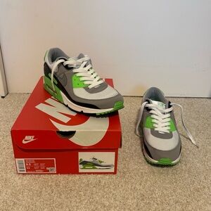 Nike Air Max 90
White/Grey/Green